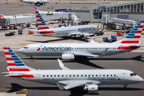 Gangguan Teknis Global, Penerbangan Delta, United Airlines, dan American Airlines Dihentikan. (FOTO: CHARLY TRIBALLEAU/AFP via GETTY) 