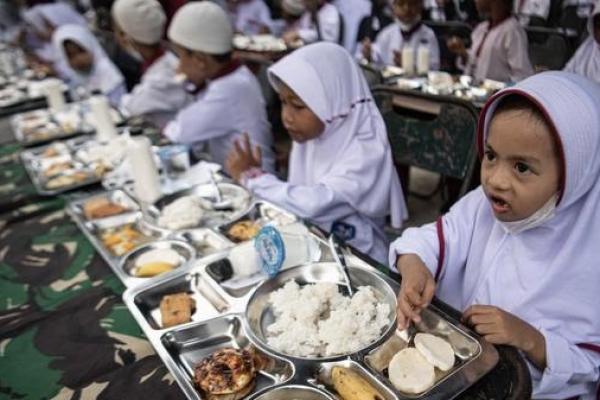 Indef Sebut Makan Bergizi Gratis Sumbang 34,2% PDB pada 2025