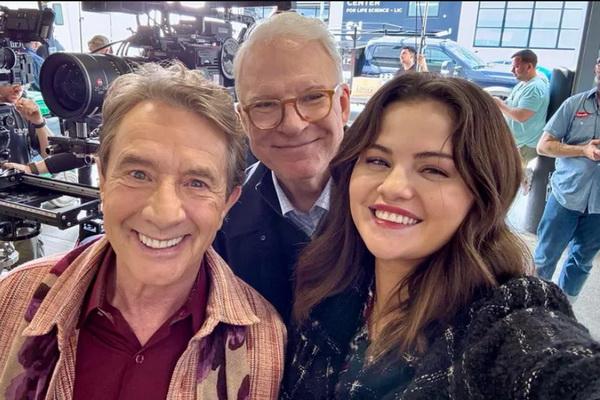 Selena Gomez Bersyukur Dikelilingi Teman-teman Baiknya Steve Martin dan Martin Short