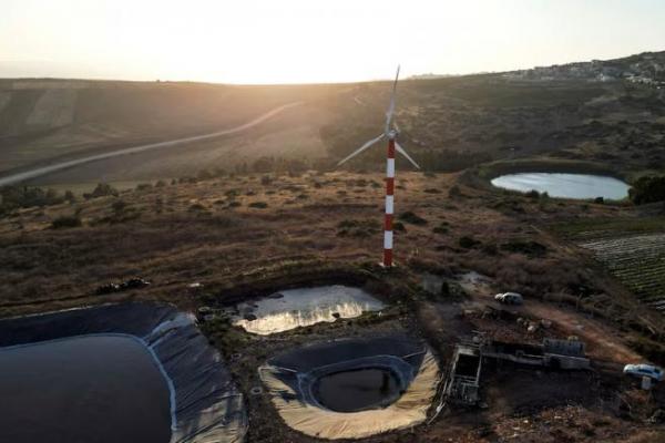 Fasilitas penyimpanan energi yang dipompa dan turbin angin di Kibbutz Maale Gilboa, Israel, 9 Juli 2024. REUTERS 