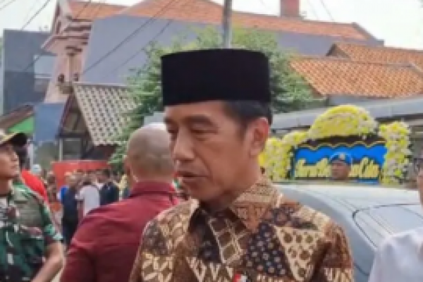 Melayat, Jokowi Sampaikan Duka Mendalam Atas Wafatnya Hamzah Haz