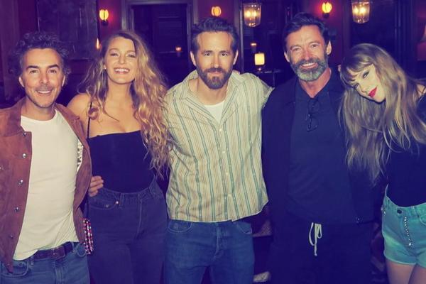 Ryan Reynolds dan Hugh Jackman Berharap Diajak Taylor Swift Nonton NFL