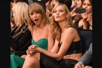 Karlie Kloss Komentari Album TTPD Milik Mantan Sahabatnya Taylor Swift