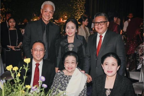 Megawati Soekarnoputri, Ganjar Pranowo, Puan Maharani, dan Hasto Kristiyanto saat menghadiri pernikahan Thariq Halilintar dan Aaliyah Massaid. Foto: Instagram @ganjarpranowo 