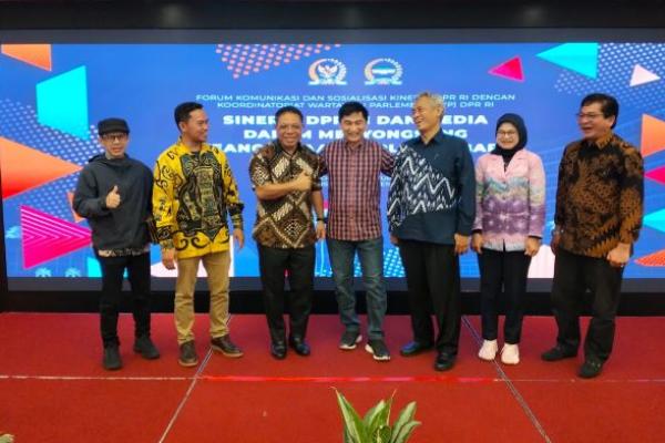 Kepala Biro Pemberitaan Parlemen Indra Pahlevi (tiga dari kanan) dalam Forum Komunikasi dan Sosialisasi Kinerja DP RI di Tangerang Selatan, Banten, Jumat (26/7/2024). Foto: dok. katakini 