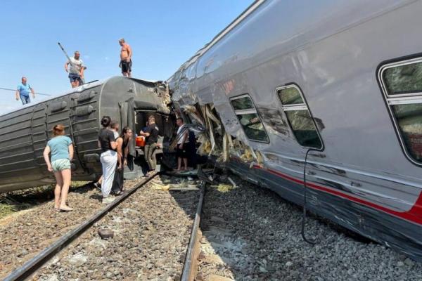 Kereta Rusia Menabrak Truk, 140 Orang Terluka, Supir Truk Kritis