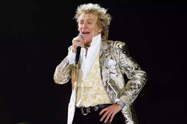 Terjangkit COVID-19, Rod Stewart Batalkan Pertunjukan