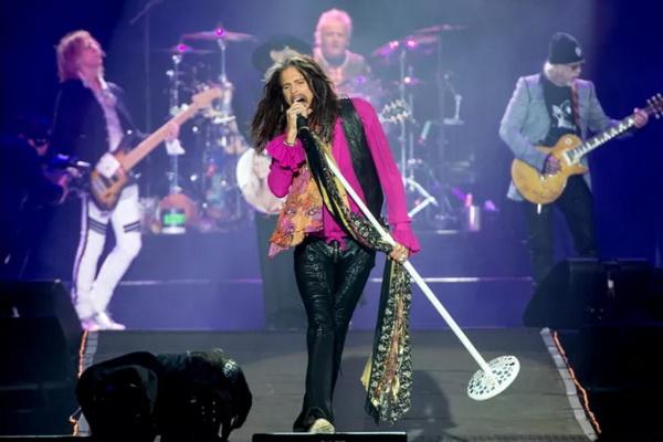 Steven Tyler Alami Cedera Vokal, Aerosmith Resmi Pensiun dari Panggung Tur