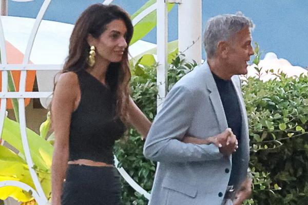 George Clooney dan Amal Clooney Berwisata Perahu di Danau Como