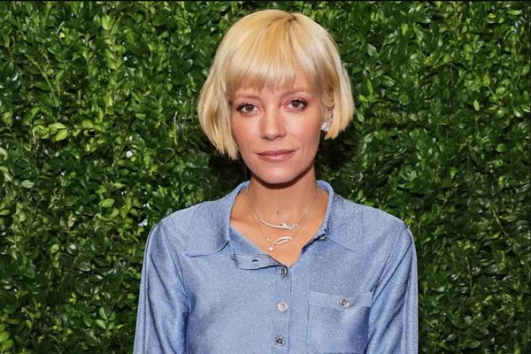 Berhenti Sekolah di Usia 15 Tahun, Lily Allen Malu dengan Kualifikasi Akademisnya