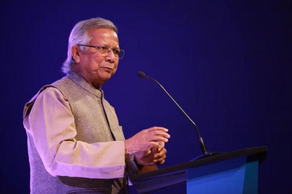 Peraih Nobel Muhammad Yunus: Diinginkan Demonstran, Dimusuhi PM Bangladesh