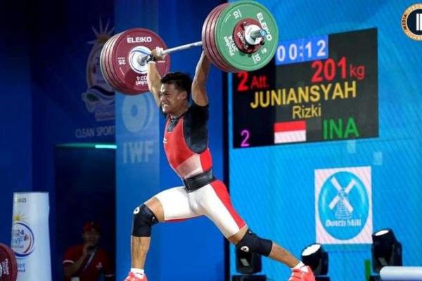 Lifter Rizki Juniansyah Berhasil Menambah Koleksi Emas Indonesia