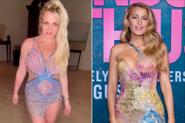 Britney Spears Pamer Versi `Terbaru` Gaun Versace 2002 yang Dikenakan Blake Lively