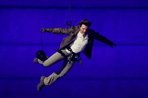 Upacara Penutupan Olimpiade Paris 2024, Tom Cruise Terjun Payung dari Stade de France