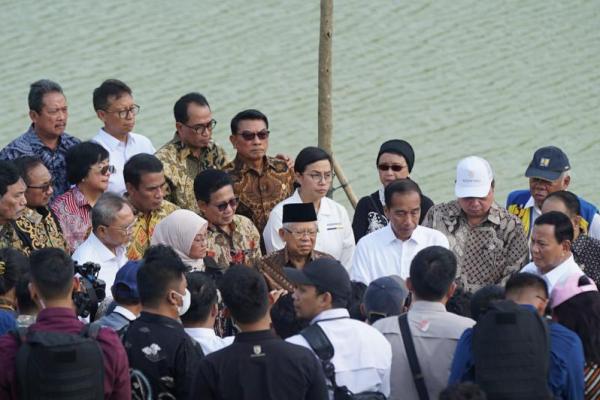 Gus Halim Dampingi Jokowi Tinjau Embung MBH di IKN