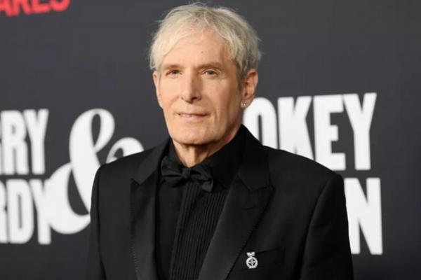 Penggemar Khawatir Sejumlah Mobil Polisi Ada di Rumah Michael Bolton