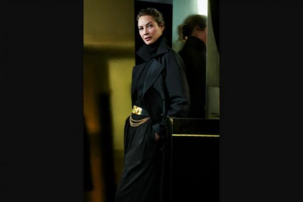 Christy Turlington Bintangi Kampanye Musim Gugur Donna Karan New York