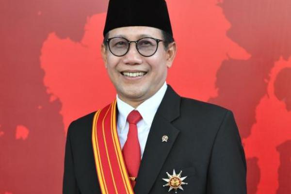 Gus Halim Terima Tanda Kehormatan dari Presiden Jokowi