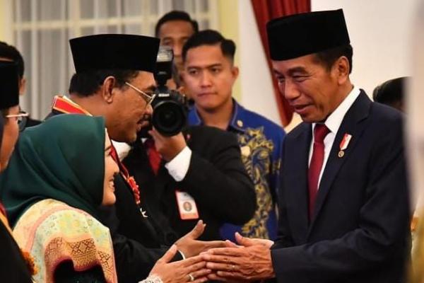 Gus Jazil Raih Penghargaan Bintang Mahaputera dari Presiden Jokowi