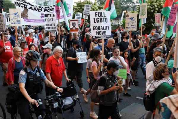 Partai Demokrat dan Pengunjuk Rasa Berkumpul di Chicago: Pendukung dan Penantang Ramaikan Konvensi