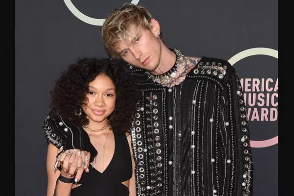 Machine Gun Kelly Ungkap Putrinya Casie Membantu Dirinya Berhenti Minum Alkohol