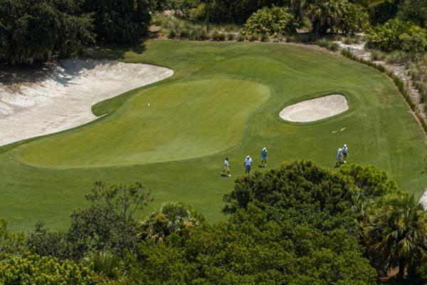 Trump Meraup Untung Besar dari Resor Golf Florida saat Bisnis Lainnya Lesu