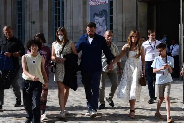 Sebelum Gugatan Cerai, Jennifer Lopez Bantu Ben Affleck Jadi `Family Man` Lagi