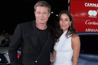 Brad Pitt dan Kekasihnya Ines de Ramon Debut Karpet Merah di Premiere Wolfs