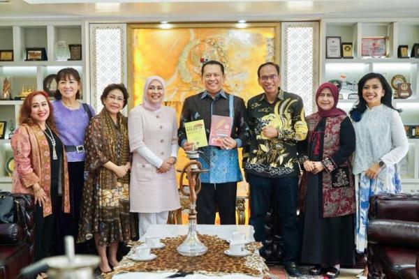 Terima Appreciation Award, Bamsoet Tekankan Pentingnya Digitalisasi Notaris