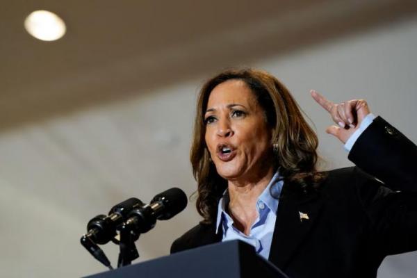 Di Tengah Kemarahan atas Israel, Kamala Harris Mendekati Pemilih Arab dan Muslim. (REUTERS)  