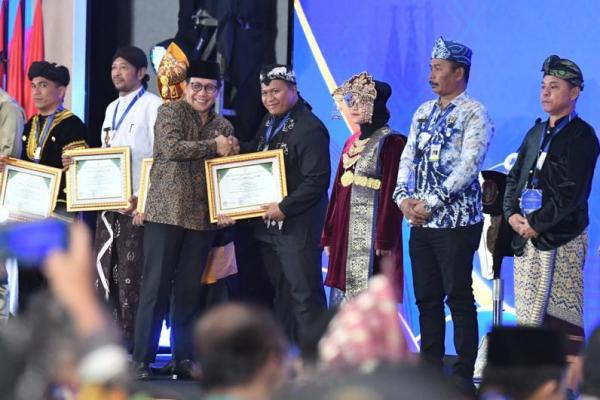 Mendes Beri Penghargaan untuk 15 Desa Berprestasi Turunkan Stunting