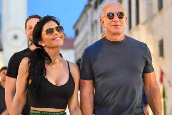 Lauren Sanchez Ungkap Waktu Favorit Bersama Tunangannya Jeff Bezos