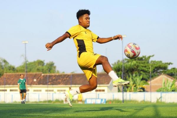 Pemain muda PSIS Semarang Basajum Latuconsina yang akan dipinjamkan ke Persipa Pati. Foto: Dok PSIS 