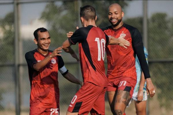 Laga persahabatan Persija Jakarta versus Perserang. Foto: Dok Persija 