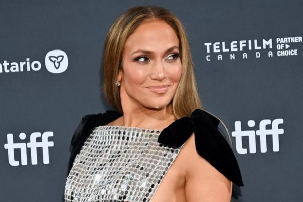 Jennifer Lopez di Festival Film Internasional Toronto tahun 2024. Dibintangi Jennifer Lopez, Film Unstoppable Dapat Tepuk Tangan Meriah di Toronto.(FOTO: GETTY IMAGE) 