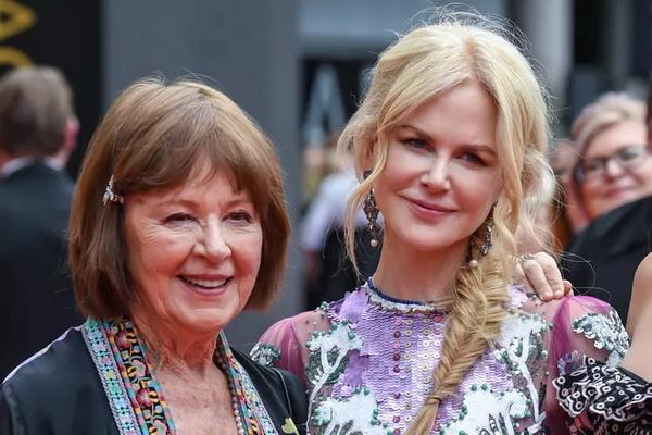 Raih Penghargaan Aktris Terbaik di Venesia, Nicole Kidman Buru-buru Pulang karena Ibunya Meninggal Dunia. (FOTO: GETTY IMAGE) 