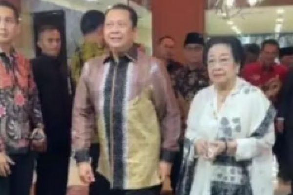 Presiden Ke-5 RI Megawati Soekarnoputri bersama Ketua MPR RI Bambang Soesatyo  