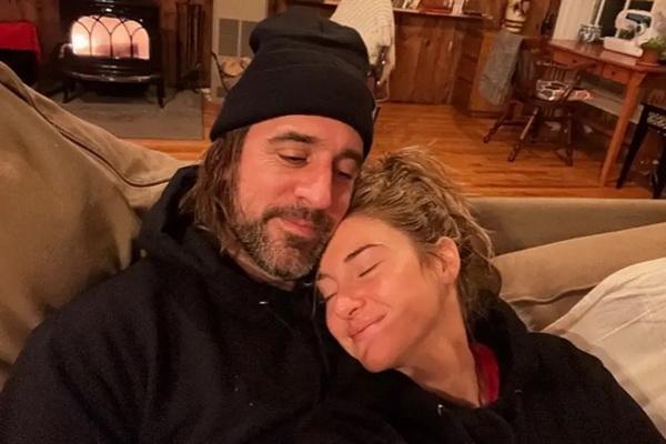 Shailene Woodley Unggah Kutipan Patah Hati di Balik Perpisahannya dengan Aaron Rodgers