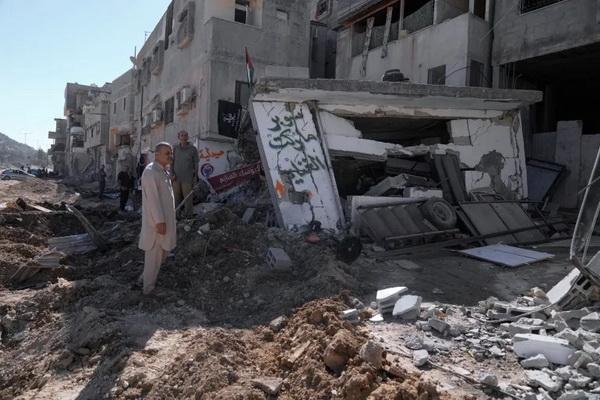 Kerusakan akibat serangan pasukan Israel di Tulkarem, Rabu (11/9/2024). Israel Serang `Zona Aman` Kamp Pengungsi Nuseirat, 9 Orang Tewas! (FOTO: AFP) 