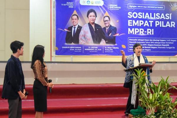 Wakil Ketua MPR RI Lestari Moerdijat pada Sosialisasi Empat Konsensus Kebangsaan MPR RI di Gedung Soetarjo, Universitas Jember, Jawa Timur (Foto: Humas MPR) 