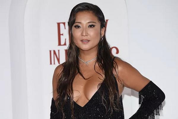 Ashley Park Sebut Adegan Topless di Emily in Paris Ibarat Mimpi Buruk Setiap Aktor