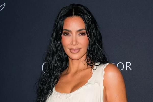 Kim Kardashian Berbagi Pesan Inspiratif untuk Para Ibu yang Berjuang dengan Anak Penderita Disleksia