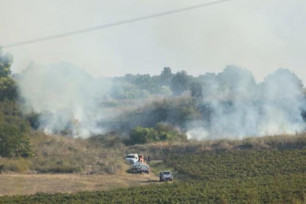 Asap mengepul setelah serangan rudal dari Yaman di Israel tengah, 15 September 2024. REUTERS 