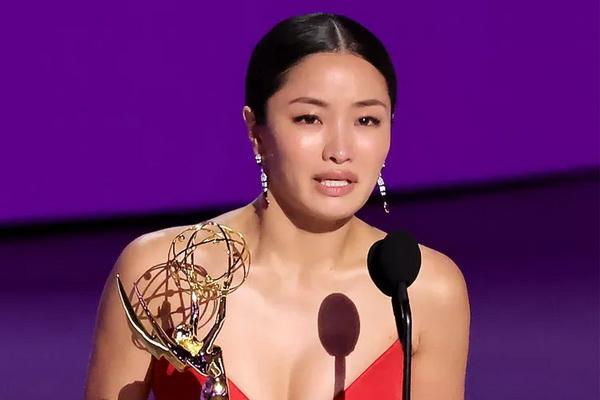 Bintang Shogun Anna Sawai memenangkan penghargaan aktris utama luar biasa dalam serial drama di Penghargaan Emmy ke-76 di Los Angeles pada 15 September 2024. (FOTO: GETTY IMAGE) 