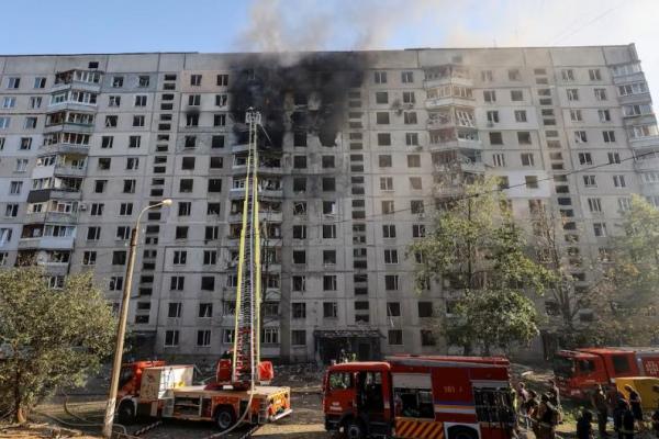 Bom Rusia Hancurkan Gedung Apartemen Kharkiv, Satu Orang Tewas dan 42 Terluka