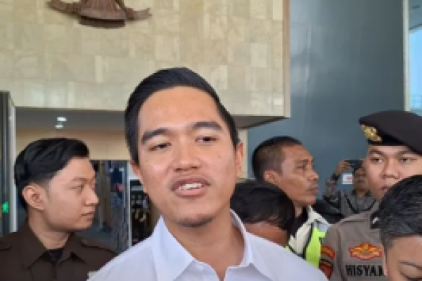 Ketua Umum PSI Kaesang Pangarep mendatangi KPK untuk mengklarifikasi masalah jet pribadi, Selasa (17/9/2024).(foto:Antara) 