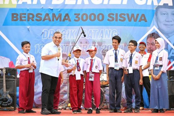 Ahmad Muzani Ajak Dialog Siswa Peserta Simulasi Makan Bergizi Gratis