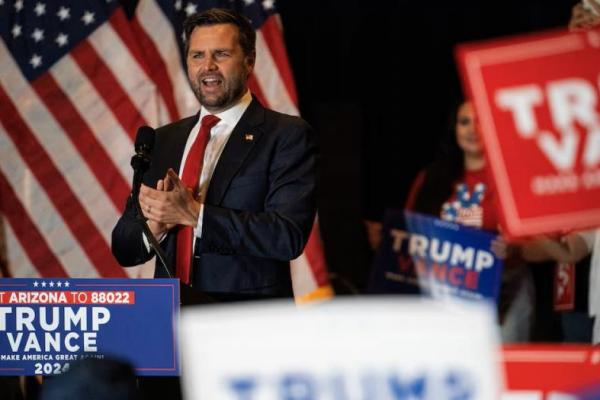 Calon wakil presiden AS dari Partai Republik, Senator JD Vance, berpidato di Arizona Biltmore di Phoenix, Arizona, AS, 5 September 2024. REUTERS 