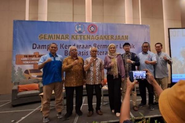 Diskusi Dampak Kendaraan Elektronik Berbasis Baterei yang digelar DPP FSP LEM SPSI di Bekasi, Jawa Barat, Kamis (19/9/2024). Foto: dok.katakini 