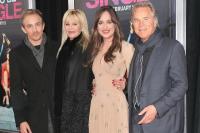 Jesse Johnson, Melanie Griffith, Dakota Johnson dan Don Johnson. (FOTO: GETTY IMAGE)